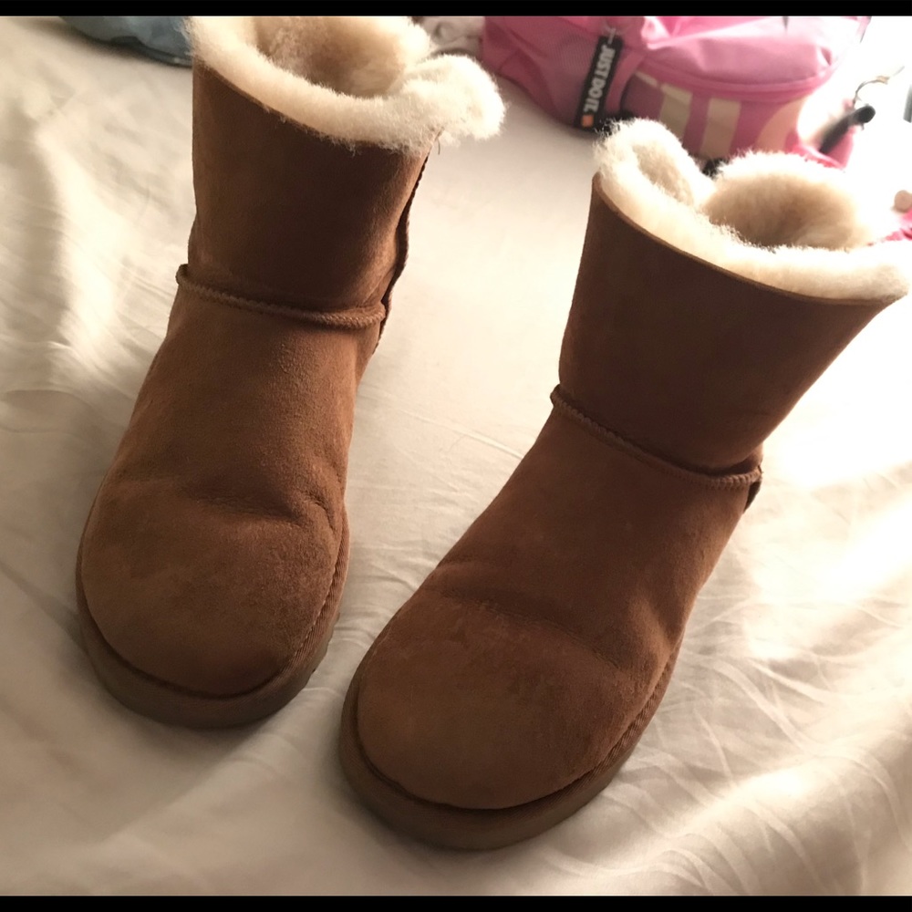 BAILEY BOW UGGS 7.5